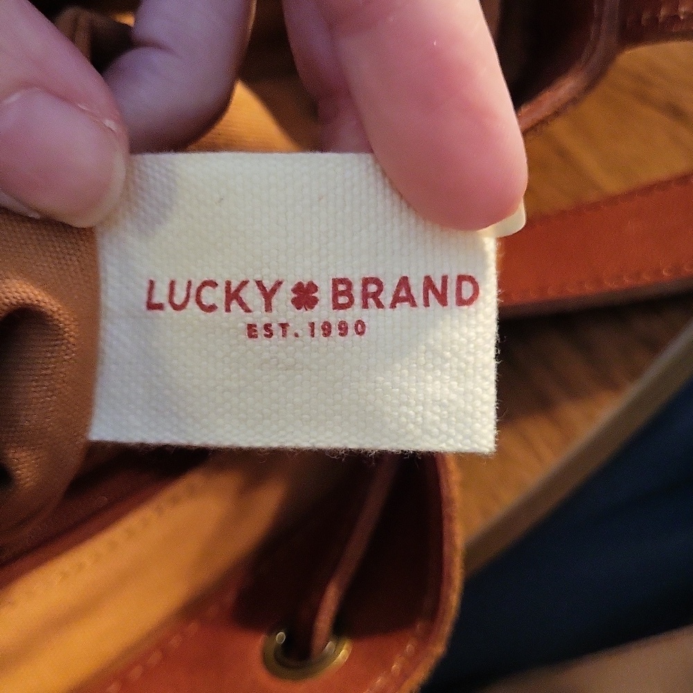 CLEARANCE! Lucky Brand 100% Real Leather Bucket Bag, Like New Condition - Picture 6 of 7